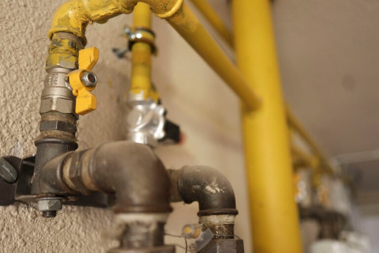 Probleme cu rețeaua de gaz pe Strada Ion Câmpineanu în centrul Bucureștiului (surse) Probleme cu rețeaua de gaz pe Strada Ion Câmpineanu în centrul Bucureștiului (surse)