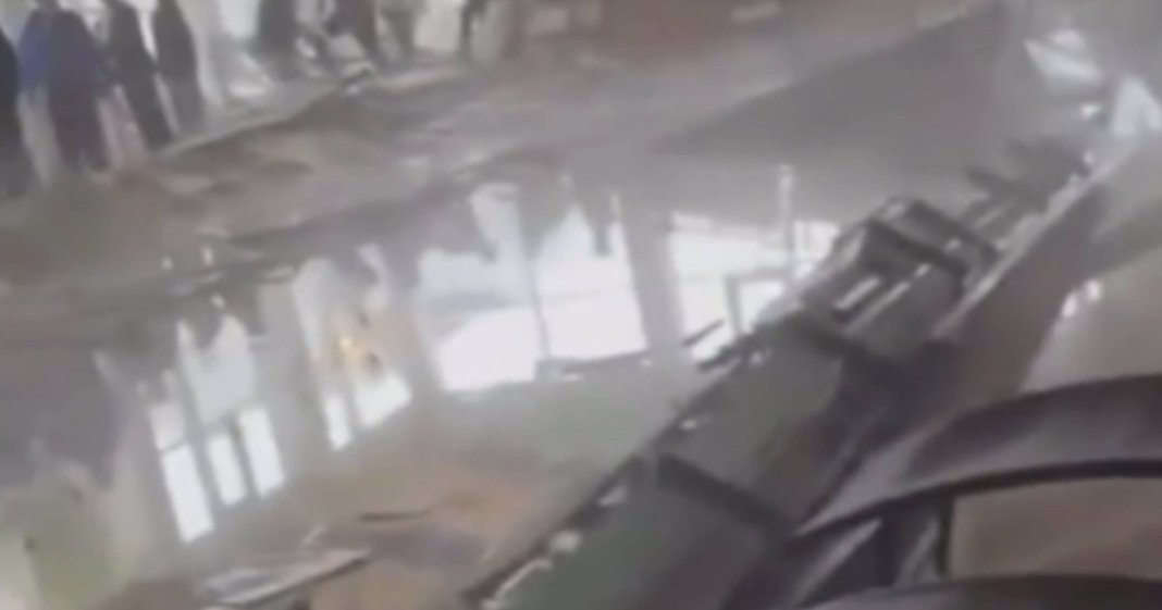 Imagini noi cu plafonul căzut al piscinei interioare a hotelului din Sibiu