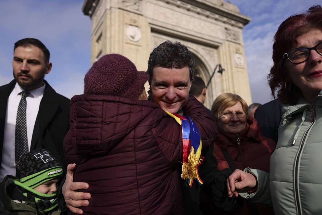 Nicușor Dan, „inundat” pe Facebook cu mesaje care îi cer să urmărească documentarul Recorder „Justiție capturată”: „Poate găsiți timp să observați unde este România”