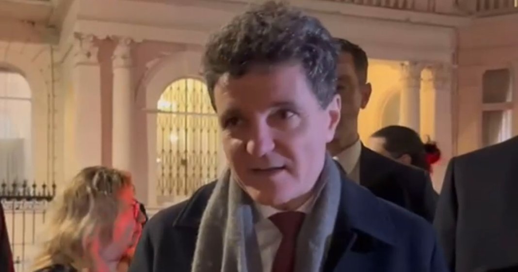 Rezidenții români din Londra l-au întâmpinat pe președinte la ambasadă: „Nicușoare, acționează, protejează Justiția”. Mesajul adresat publicului.