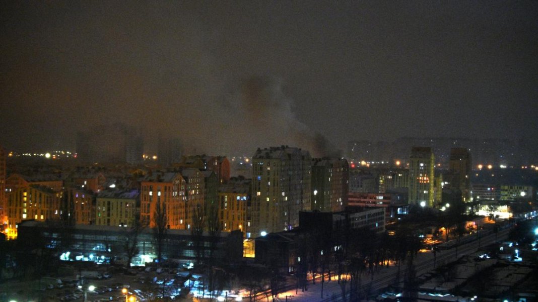 Atac masiv împotriva Ucrainei: Kievul a fost ținta dronelor, clădiri și vehicule în flăcări. Rușii ar fi utilizat o...