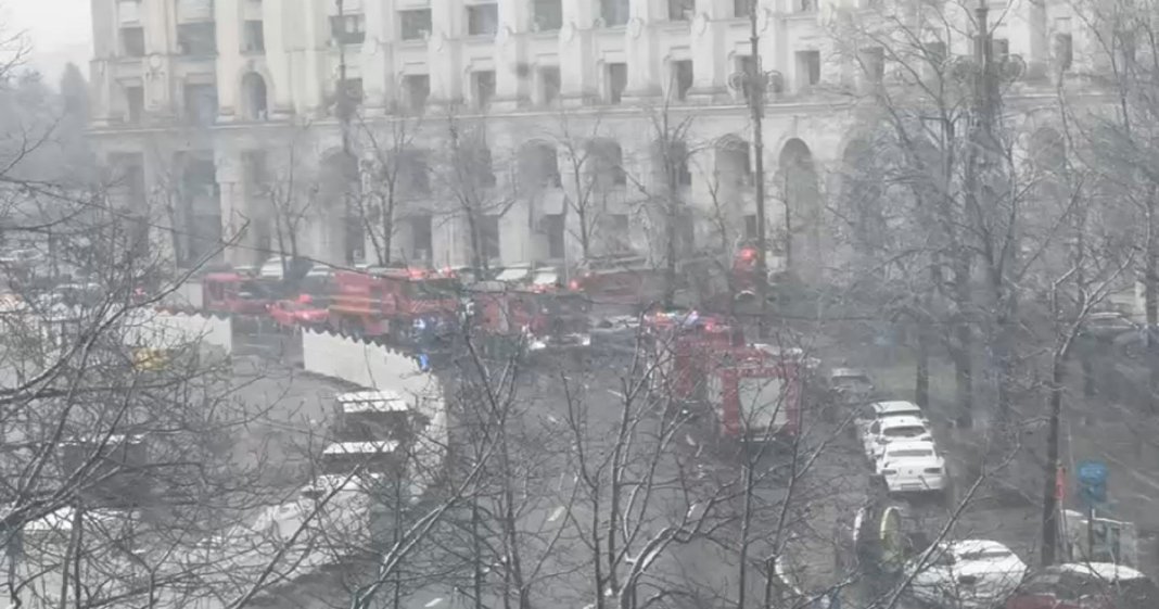 Incendiu la Ministerul Finanțelor: intervenția pompierilor cu autopeciale, circulație oprită în zona respectivă.