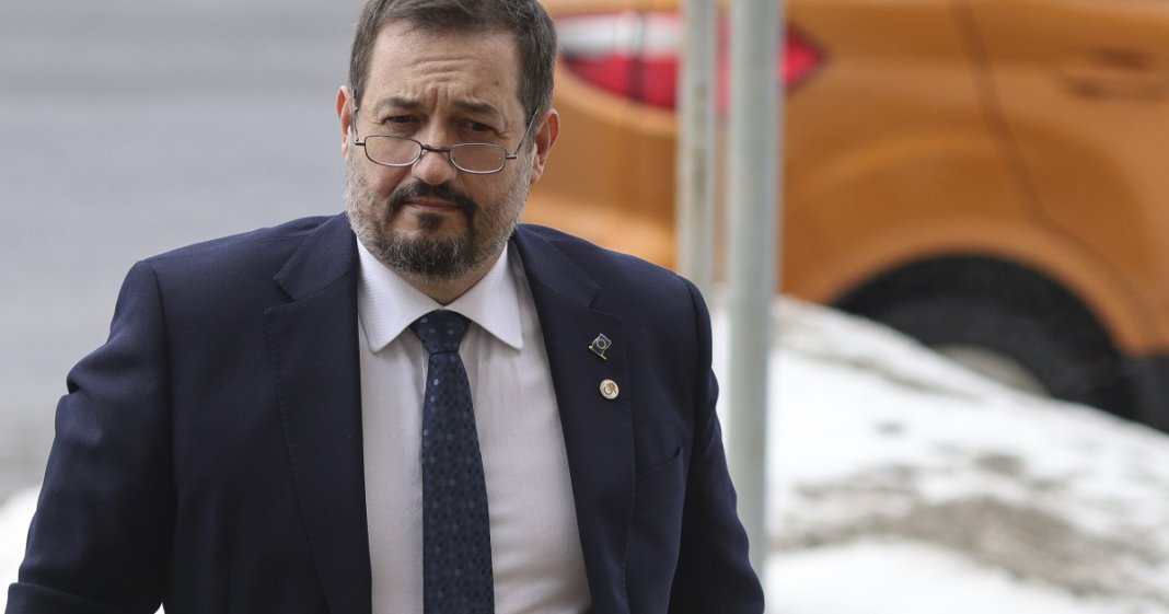 Un candidat a renunțat la competiția pentru conducerea DIICOT. Bogdan Pîrlog se află în cursa și pentru funcția de...