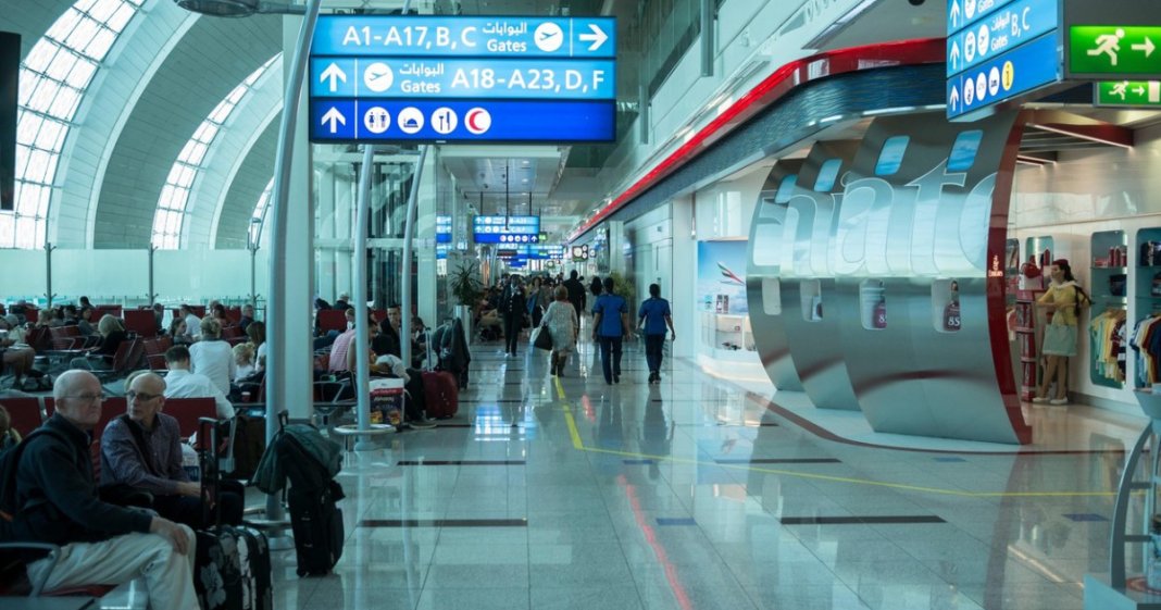 Aeroportul din Dubai a fost vizat de o dronă iraniană. Zborurile au fost suspendate.