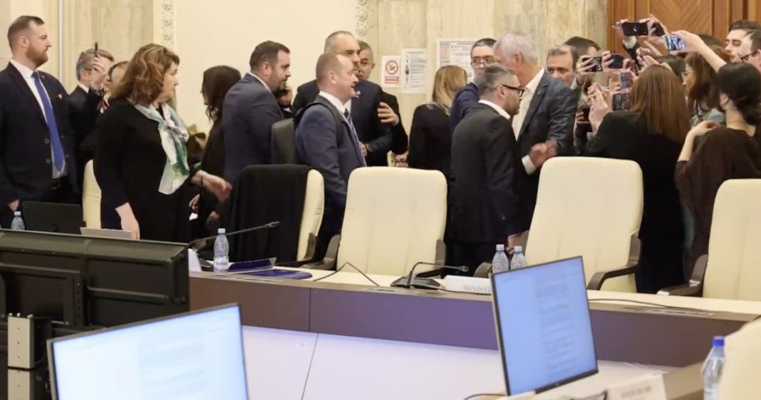 „Democrația în dificultate!”. Confuzie la votul măsurilor de sprijin pentru pensionari: propunerea a fost refuzată, deși inițial...