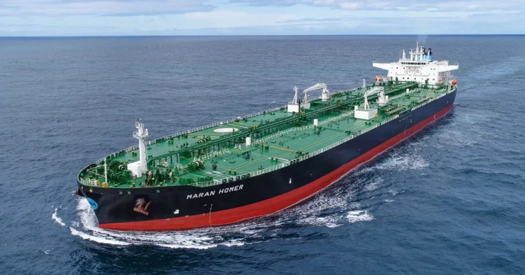 Petrolier grecesc având un marinar român la bord, percutat în Marea Neagră: Care este situația echipajului?