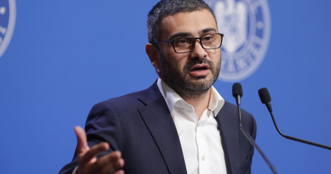 Reacția lui Florin Manole față de acuzațiile lui Dragoș Pîslaru privind acumularea pensiei cu venitul...