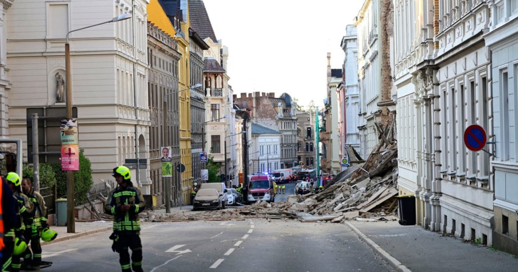 Două românce din Germania au dispărut în urma colapsului clădirii în care locuiau.