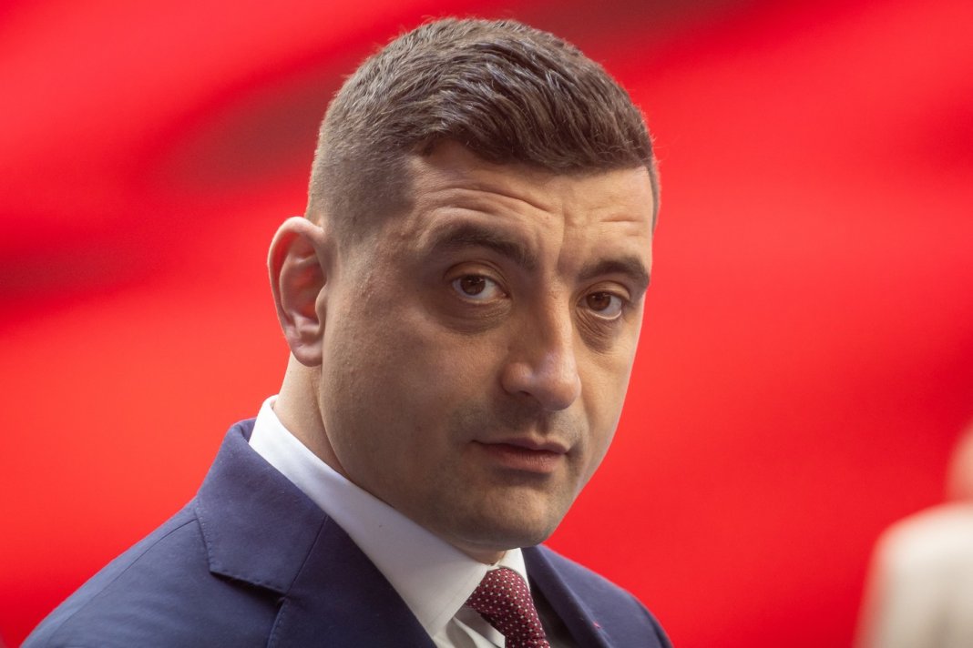 INTERVIU Ce urmează după votul de cenzură care a dus la demiterea Guvernului Bolojan: „Oamenii apreciază show-ul, dar sunt revoltați de efectele sale. Frustarea politică va intensifica”.