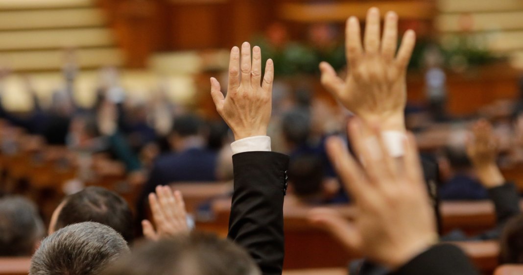 Salarii în creștere pentru prim-ministru, miniștri și parlamentari conform legislației recente asupra salarizării. Ce valori vor încasează