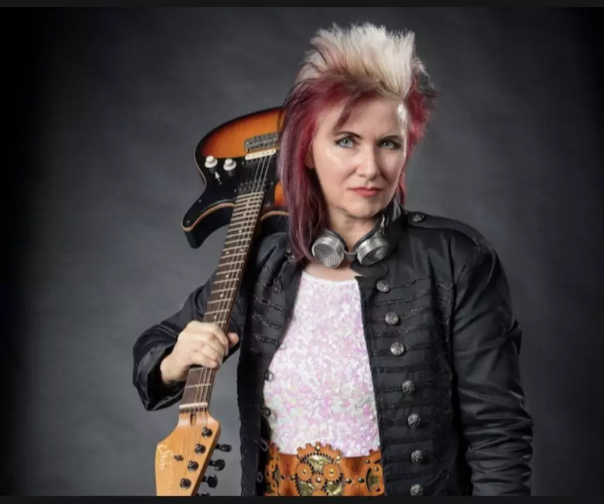 Jennifer Batten, guitaristă a lui Michael Jackson: „A hotărât să susțină un concert la București pentru a motiva românii” Jennifer Batten, guitaristă a lui Michael Jackson: „A hotărât să susțină un concert la București pentru a motiva românii”