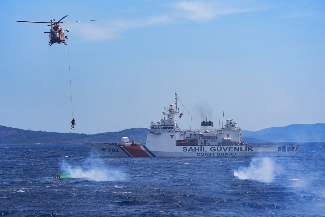 Navă lovită și inundată în Marea Neagră, informează Garda de Coastă a Turciei. Responsabilii pentru incident rămân necunoscuți.