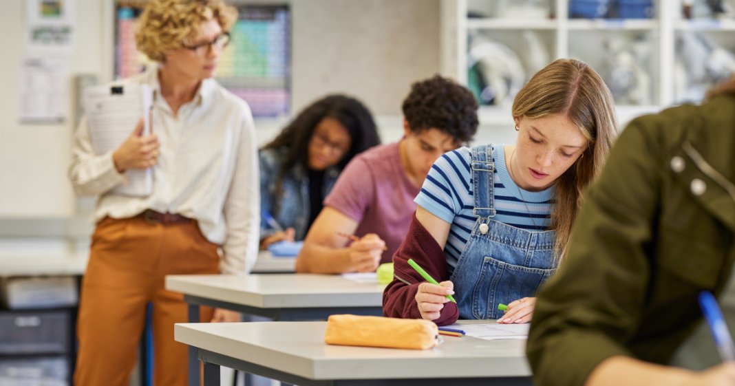 Proba de Bacalaureat 2026 la matematică și istorie, suspendată din cauza valului de căldură. Ministerul Educației...