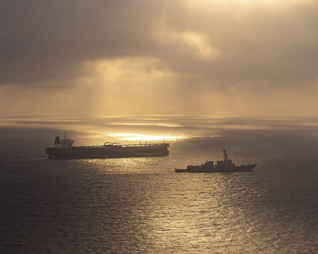 Evoluția surprinzătoare din Ormuz: Vessels refuză asistența armatei americane, în ciuda declarațiilor Casei Albe că „petrolul este în mișcare”