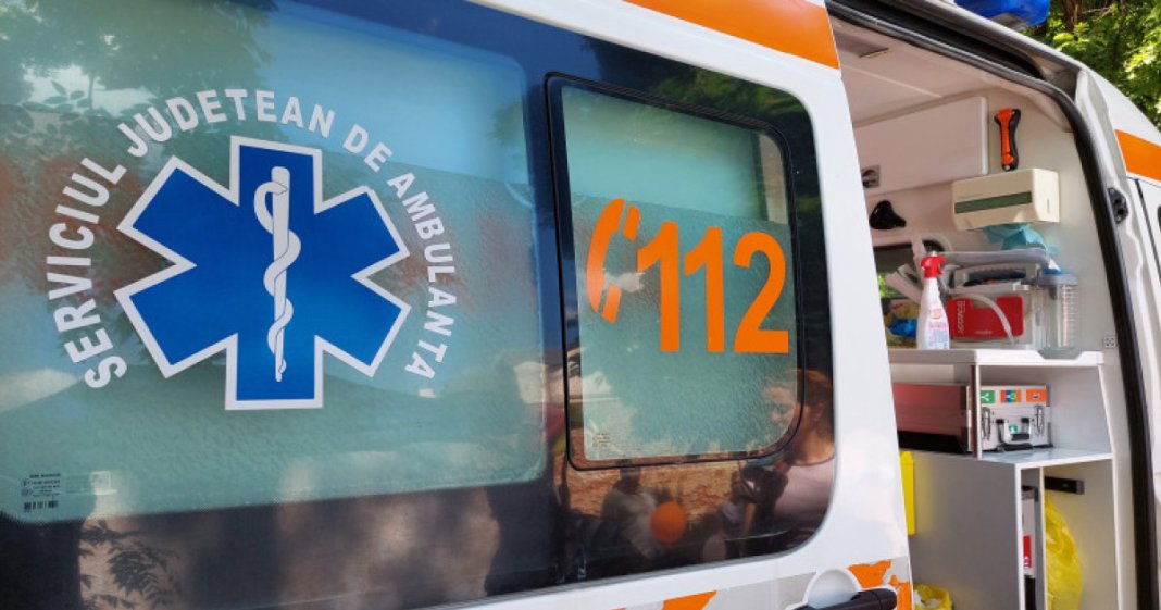 Ambulanță agressionată cu topoare într-o comună din Cluj, după ce un videoclip pe TikTok a afirmat că „sustrage...