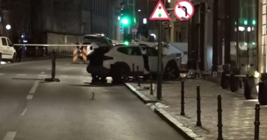 Doi pietoni au fost omorâți după ce un vehicul a pătruns pe trotuar pe strada Mureșenilor din...