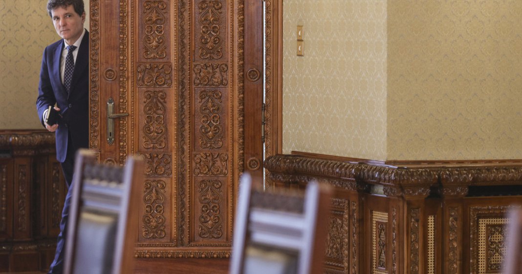 Nicuşor Dan se întâlneşte astăzi cu conducătorii fostei coaliţii pentru a evalua încheierea PNRR, cu mai puţin de două săptămâni...
