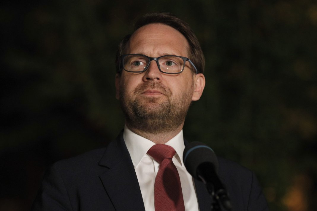 USR acuză CCR de „violare a Constituției”. Fritz: „Putem fi liniștiți: CCR-PSD a explicat că sancțiunea nu se aplică mie, ci mandatului meu”